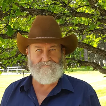 Headshot of Llewellyn Manske