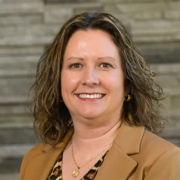 Headshot of Carolyn (Carrie) Hammer