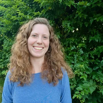 Headshot of Rebeca Hulme