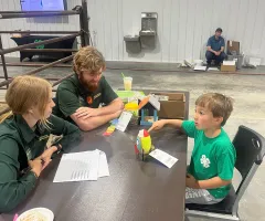 4Her presenting a project to a judge