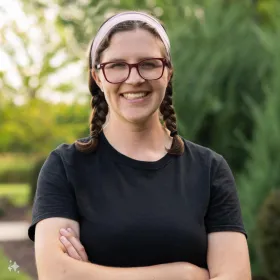Headshot of Libby Sternhagen Schwenk